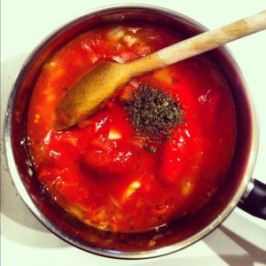 Incorporer la tomate et l'origan