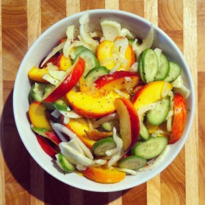 Incorporer tous les ingrédients ainsi que la vinaigrette et laisser reposer 15 minutes au réfrigérateur